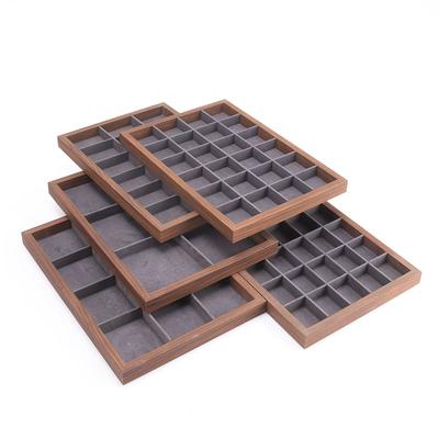 Schmuckherstellung – Verpackung & Präsentation von Schmuck