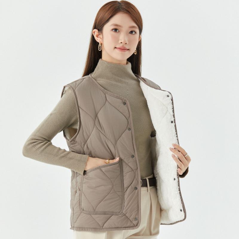 Women's warm, enlarged, thickened and velvet inner vest, women's lamb wool buttons, casual outer cotton vest