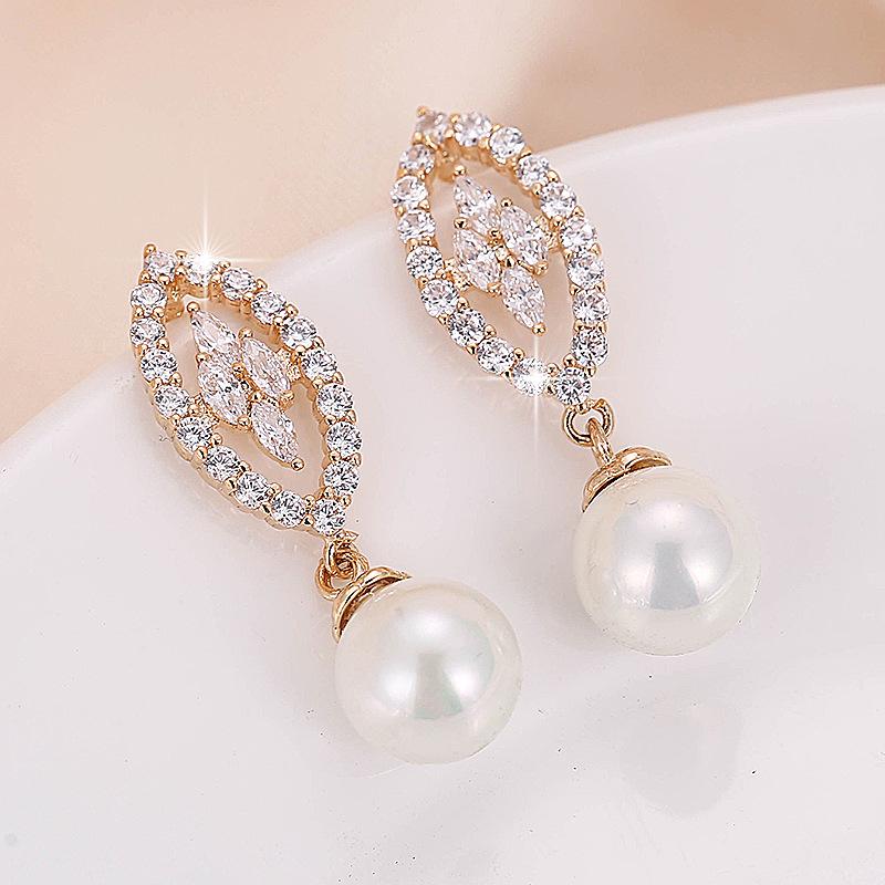 2021 Korean Sparkly Crystal Rhinestone  Pearl Oval Earrings