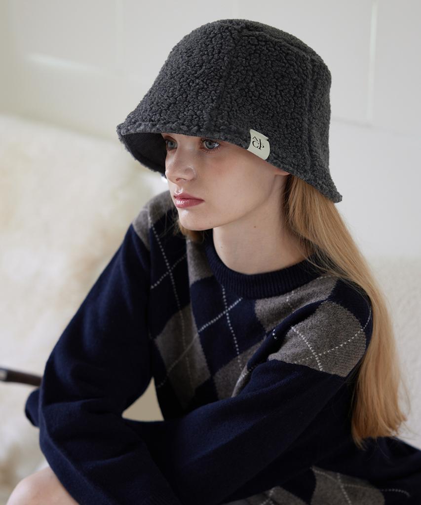 Olinkeompeulliteu Teddy Reversible Bucket Hat (Charcoal)