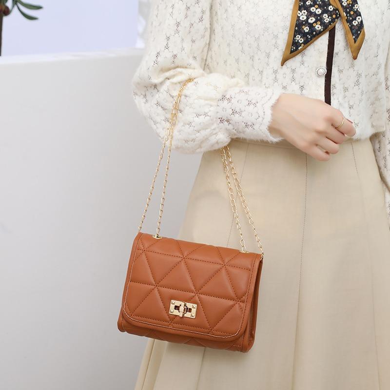 Rhombus Embroidered Lock Chain Small Square Bag, a New Versatile One-shoulder Messenger Women's Bag
