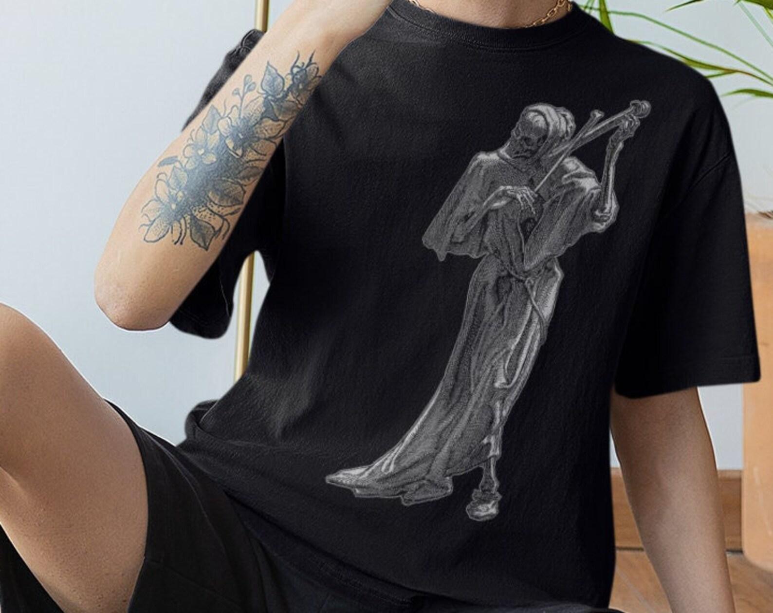 Macabre Skull tshirt- The death t shirt- Death playing the violin t shirt- Alternative Clothing-Old print M
