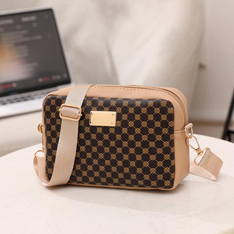 

Casual commuter messenger bag retro design bag women s summer new fashion simple shoulder bag small square bag хаки
