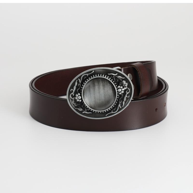 Cinto de Couro de Vaca com Pequeno Padrão de Placa Leve Cinto de Designer Calças Casuais Masculinas com Decorações Góticas