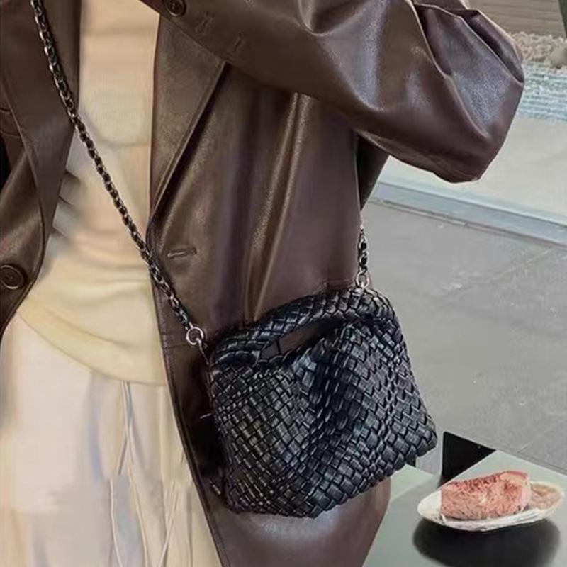 Hand-Woven Women's Summer Handbag: High-End Niche Design, Versatile for Shoulder and Vegetable Basket Style