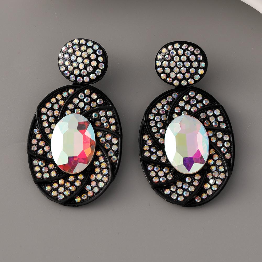 

2024 Модные винтажные геометрические овальные серьги-гвоздики для женщин, металлические бриллианты, стиль суда, индивидуальные изящные ювелирные изделия со стразами, подарки чёрный