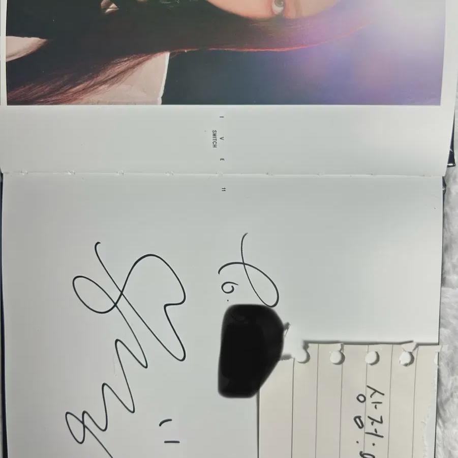 

Я продаю альбомы с автографами Ive