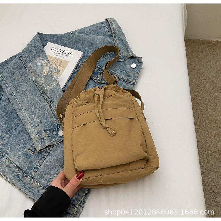 

2025 Новые Япония и Южная Корея Повседневные сумки для通勤 для мужчин и женщин Сумка-мессенджер Сумка через плечо Сумка на плечо Легкая сумка-мешок хаки