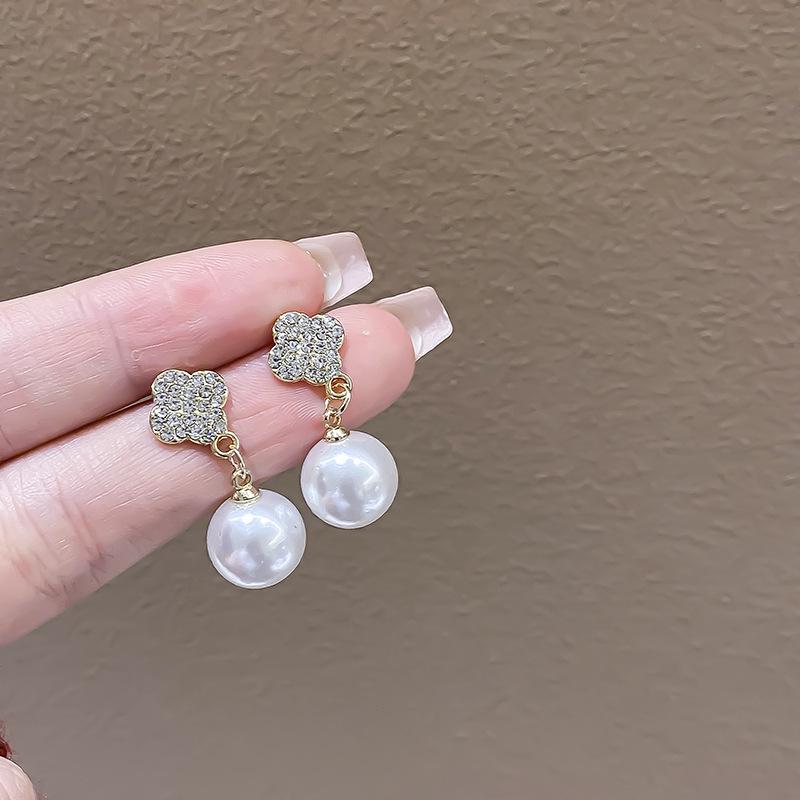 Pearl Asymmetrical Earrings: Elegant Autumn/Winter European & American Style