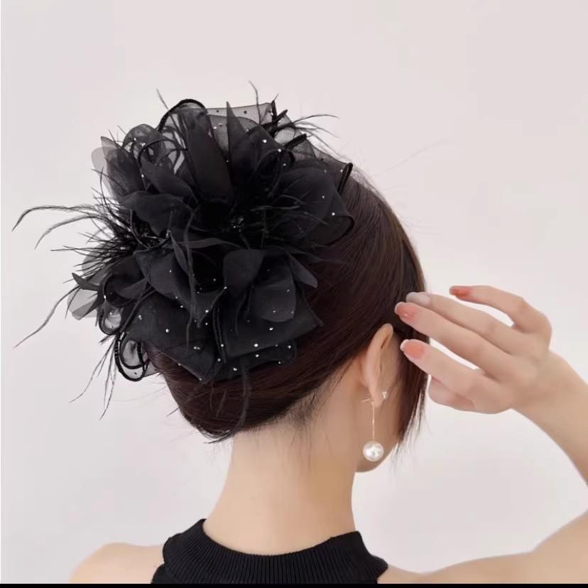 2025 Feder Flauschiges Haar Volumen Klauenclip - Prinzessin Hai Kopfschmuck für Frauen