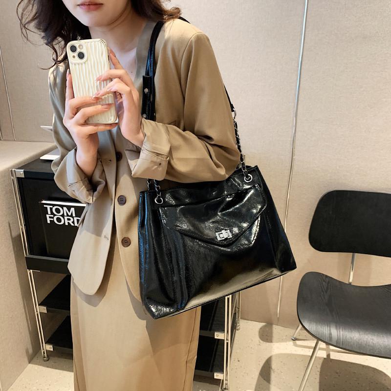 Женская летняя сумка большой вместимости 2023 Новая наплечная сумка Высококачественная текстура Уличная мода Сумка-тоут