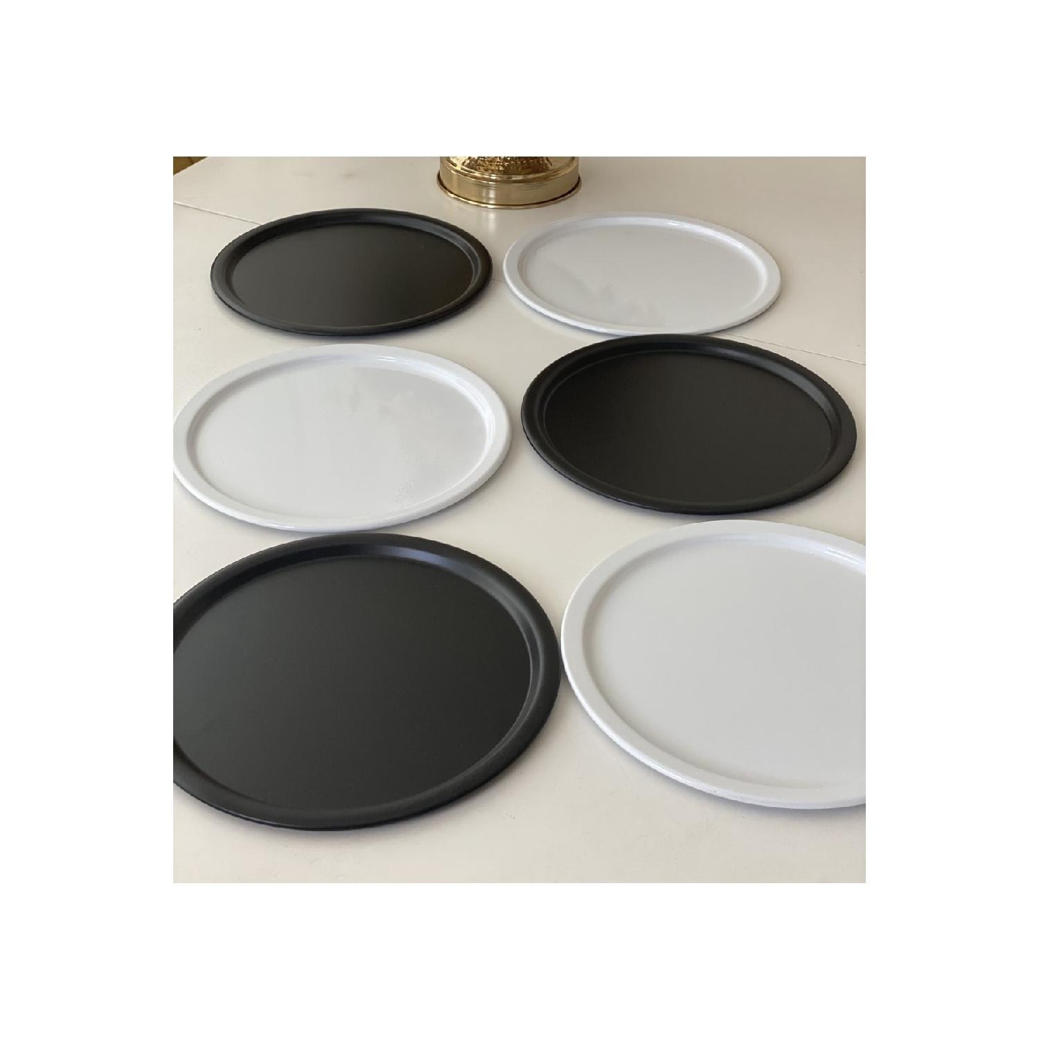 

Упаковка из 6 черно-белых круглых подносов для презентаций. Кофейная презентация.