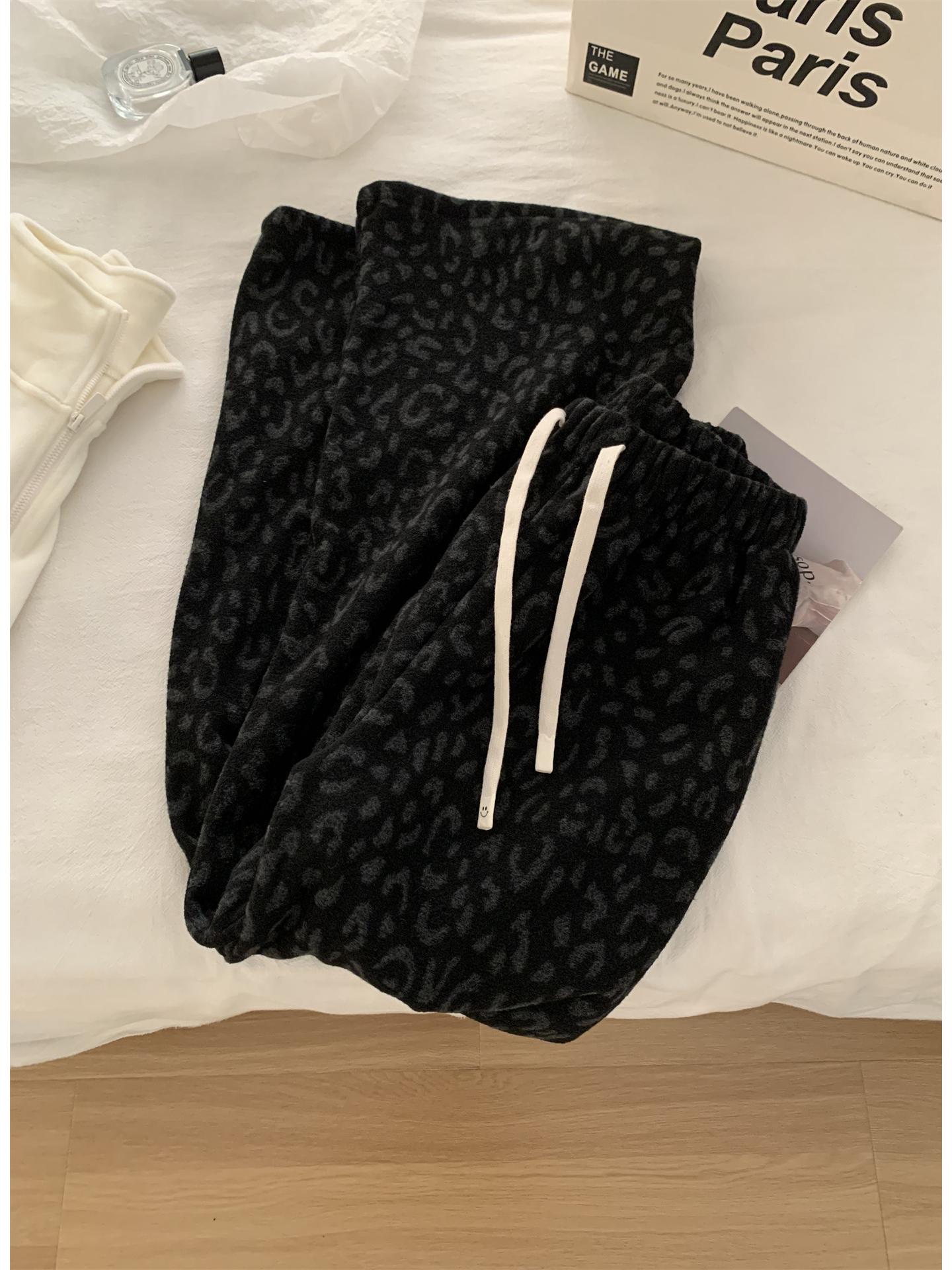

Korean Style Leopard Print High-Waisted Wide-Leg Pants for Women - Autumn/Winter Velvet Drape Retro Design XL 120-135 lbs темно-сірий