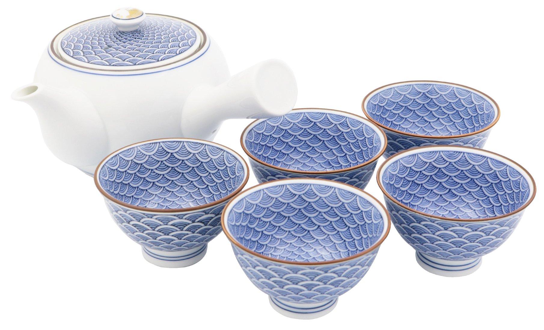 

Midogama Teapot and Tea Set in a gift featuring the Seigaiha design and Fuji motif Hasami-yaki (presented box) Mt. (Product code 86307) синий