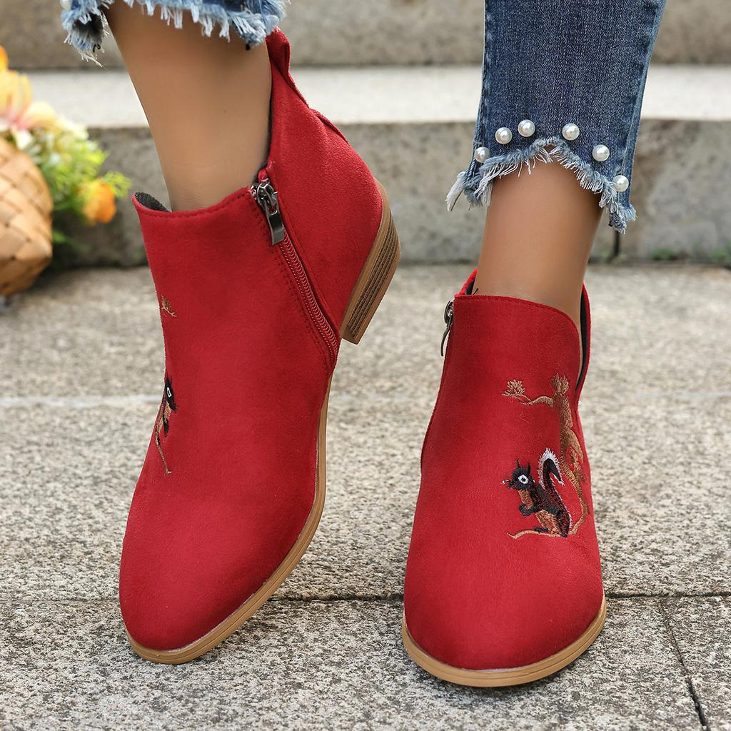 Large size Chelsea boots women's autumn and winter new pointed embroidered side zipper fashion women's boots