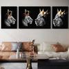 León macho y leona con corona, pintura en lienzo, carteles e impresiones de animales en blanco y negro, decoración de pared para sala de estar, sin marco
