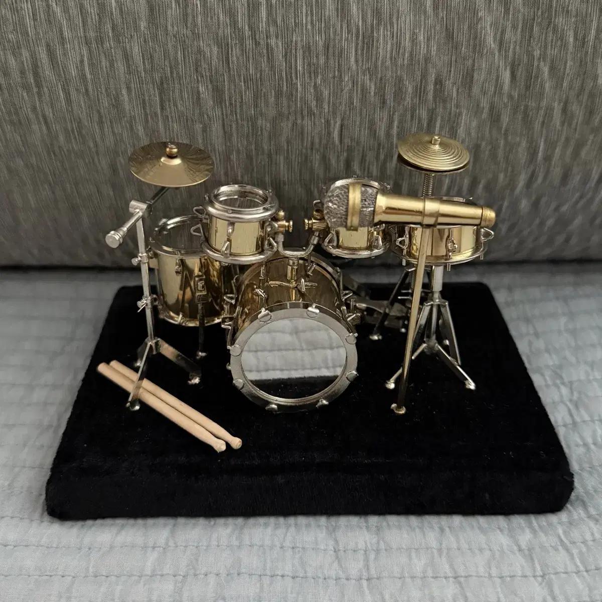 

DAY6 Барабанная фигура