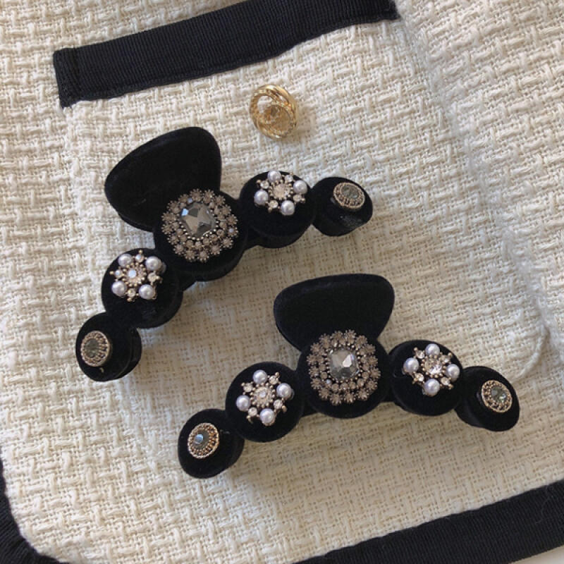 Trim Antique Velvet Hair Clip black