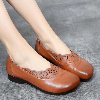 Soft Leather Single Shoes Women's 2025 Spring and Summer New Mother Soft Sole Retro Comfortable Feet Wide Fat Flat Bottom Large Size Small Leath