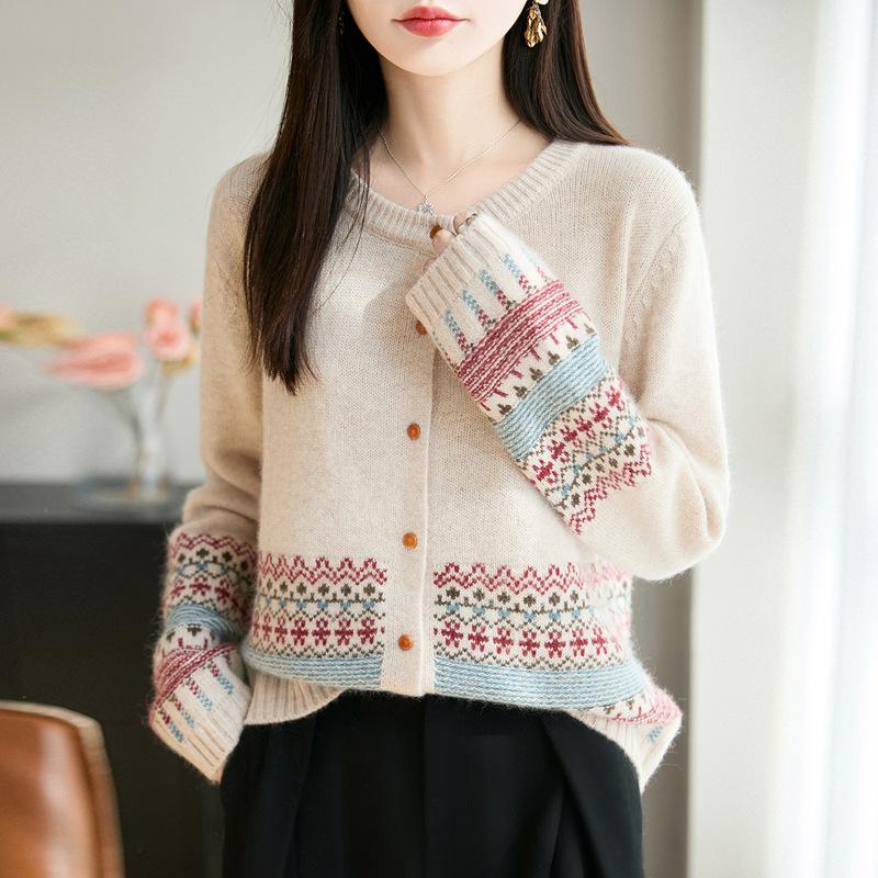Retro Ethnic Style Jacquard Knit Cardigan - Women's Round Neck Single-Breasted Sweater for Autumn/Winter