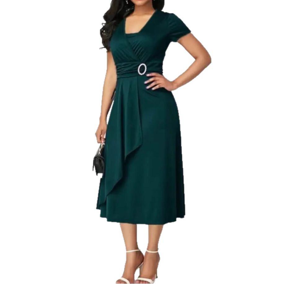 Asymmetrisches Abendkleid mit V-Ausschnitt: Modischer, unabhängiger Stil