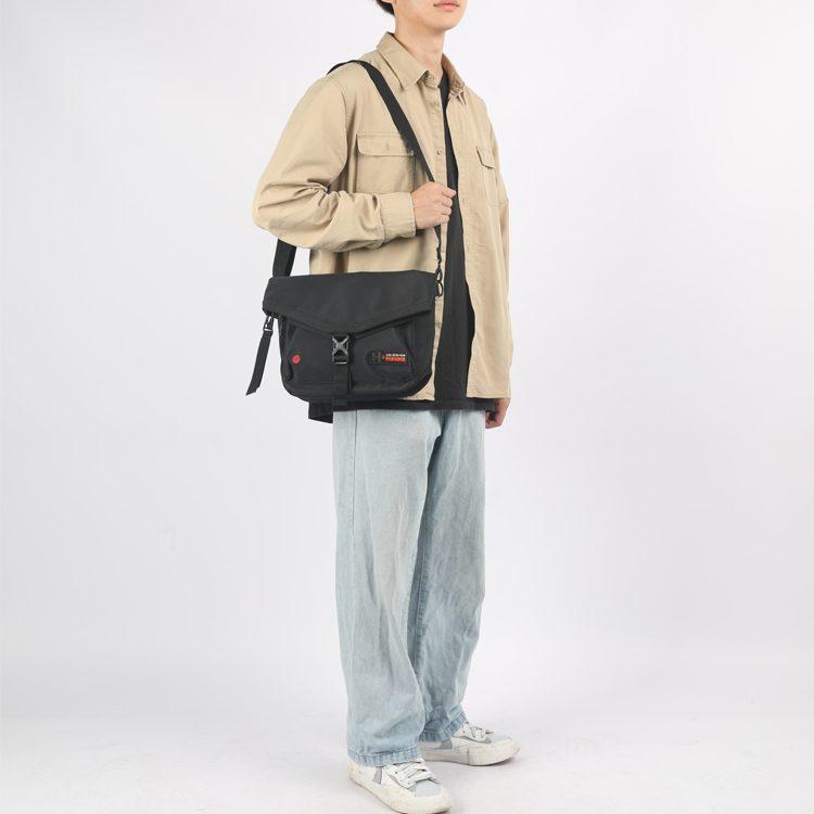 Li Ning CF Tracing Adjustable Strap Fabric Shoulder Bag, Crossbody Bag Unisex Black ABDS625-4