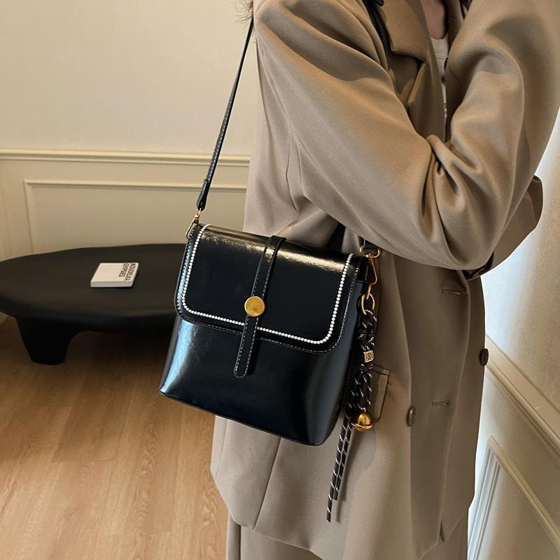 

Bag Women s 2025 New Trendy Mobile Phone Bag Fashion Versatile Student Flip Women s Bag One Shoulder Crossbody Small Square Bag 20*9*20