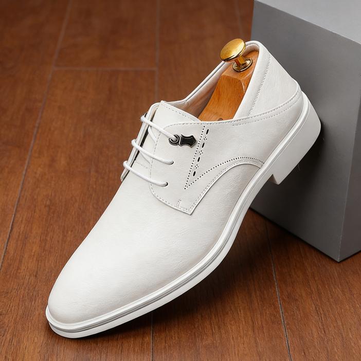 Fashion New Designer Men Pointed Toe Black White Lace Up Derby Shoes Gentleman Brand Wedding Homecoming Dress Flats Footwear