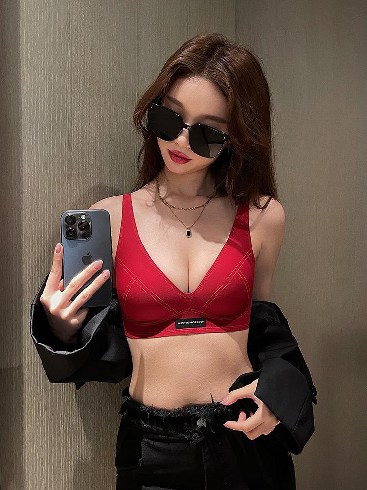 Red underwear women's small breasts gather and close secondary breasts to prevent sagging, no marks, no steel rings, natal year wedding bra