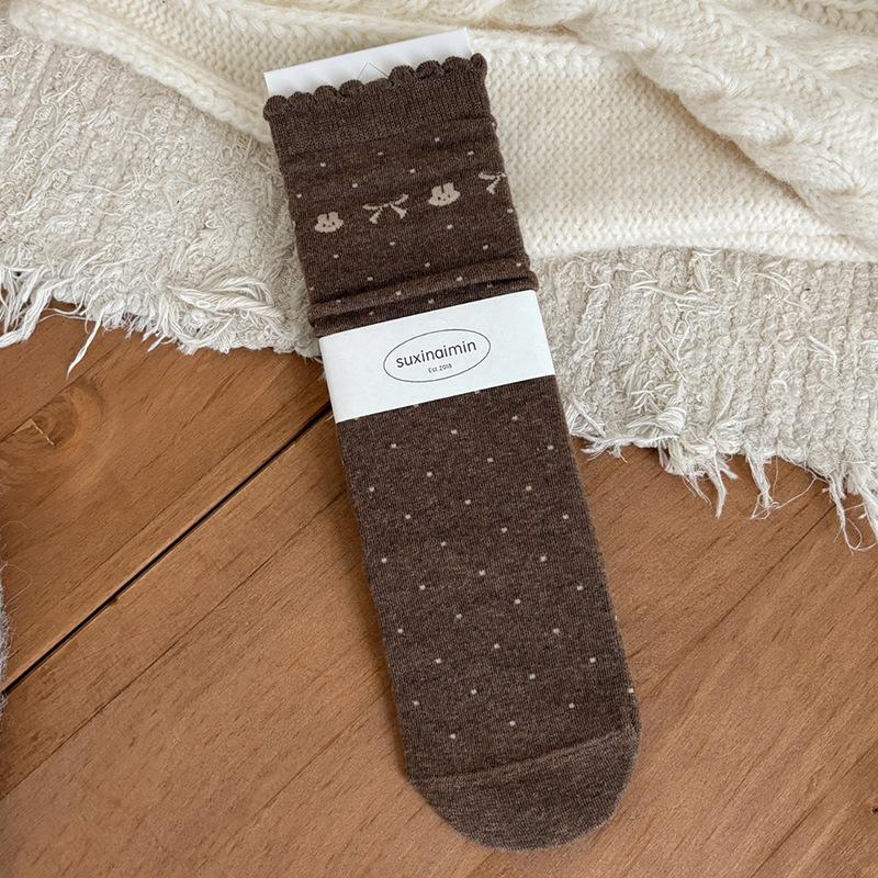 

Socks women s early autumn retro mid-tube socks ins Korean version of lace small floral with moral training stacking socks