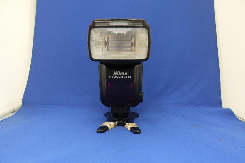 Nikon Speedlight SB-900 Flash Unit, Professional i-TTL Output, 17-200mm Auto Zoom, FX/DX Format Compatible, Made in Japan Precision, Brand New