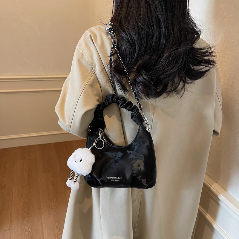 This year's popular exquisite small bag lady 2025 new super fire hand carry cloud bag versatile shoulder messenger bag