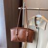 2024 Autumn/Winter Women's High-End Retro Large Capacity Shoulder Tote Handbag