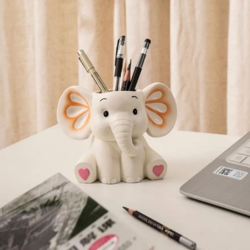 Creative and Cute Elephant Pen Holder Storage Ornament Cartoon Animal Office Desktop Decoration Resin Crafts Home Accessories