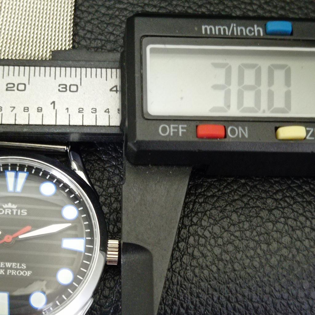 VINTAGE HAND-WINDING SWISS MENS REFURBISHED BLACK COLOR DIAL WATCH A701047-5 R205a-a701047