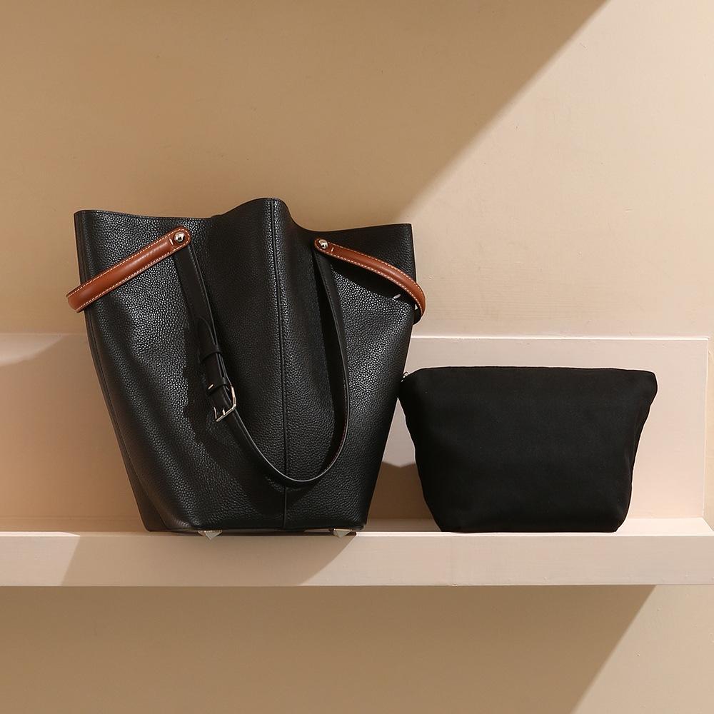 Top-grain Leather Bucket Bag, Large-capacity Commuting Single-shoulder Bag, Simple Design Tote Bag