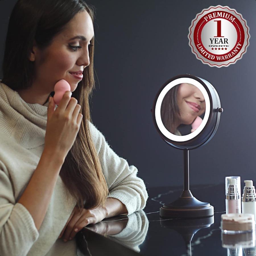 

7-дюймовое зеркало для макияжа с подсветкой с 1-кратным и 7-кратным увеличением, настольное зеркало для туалетного столика на подставке со вращающейся на 360 градусов конструкцией, двустороннее свечение United States