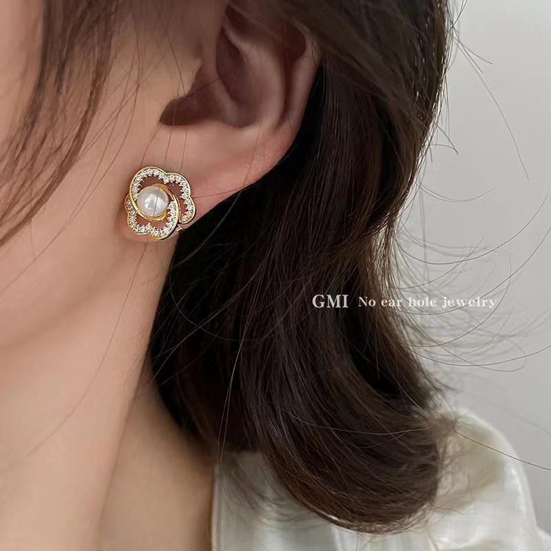 Elegant Imitation Pearl and Diamond-Studded Earrings for Women