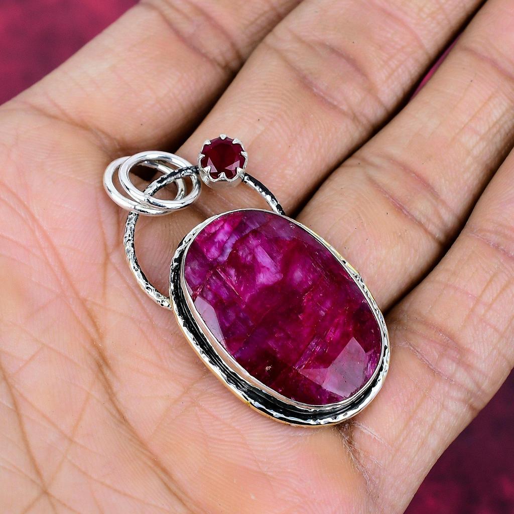 Im Labor hergestellter Rubin Anhänger Edelsteinschmuck, 925 Sterlingsilber massiv handgefertigter Anhänger, Schmuck im neuesten Design