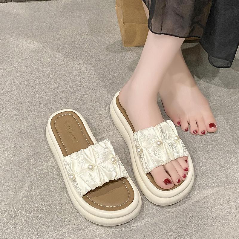 Flat sandals 2025 new summer gentle fairy wind pearl round head seaside beach fashion cool slippers