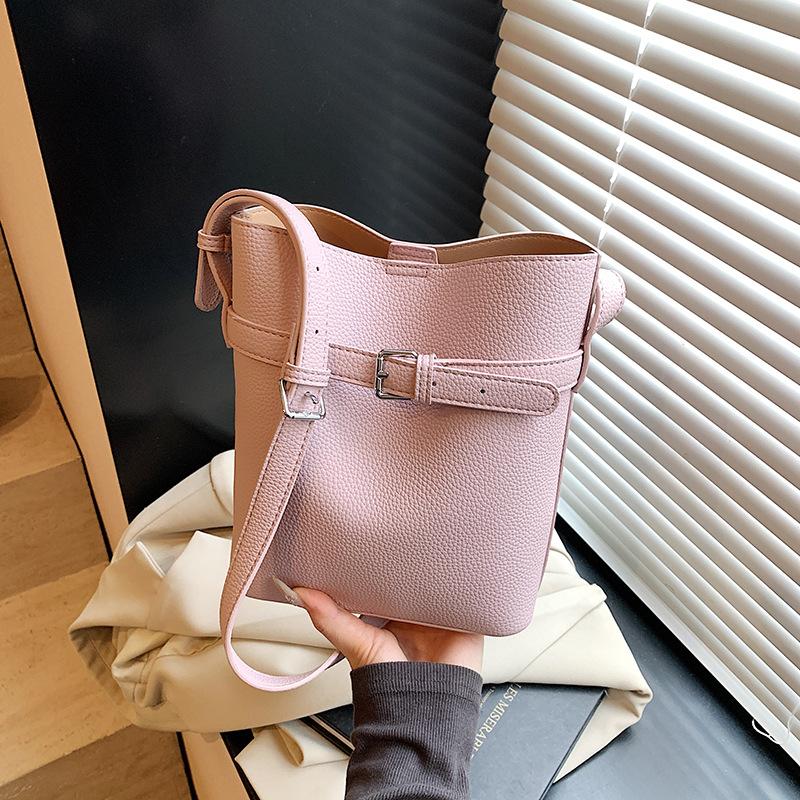 Large-capacity bags women's simple and versatile 2025 new casual shoulder armpit bags women's popular bucket bags this year