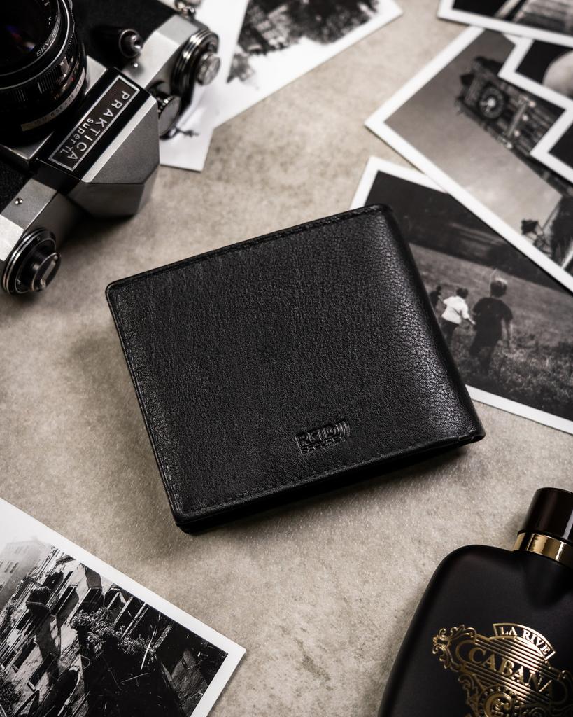 Gift Set: Men's Leather Wallet and Keychain - Peterson