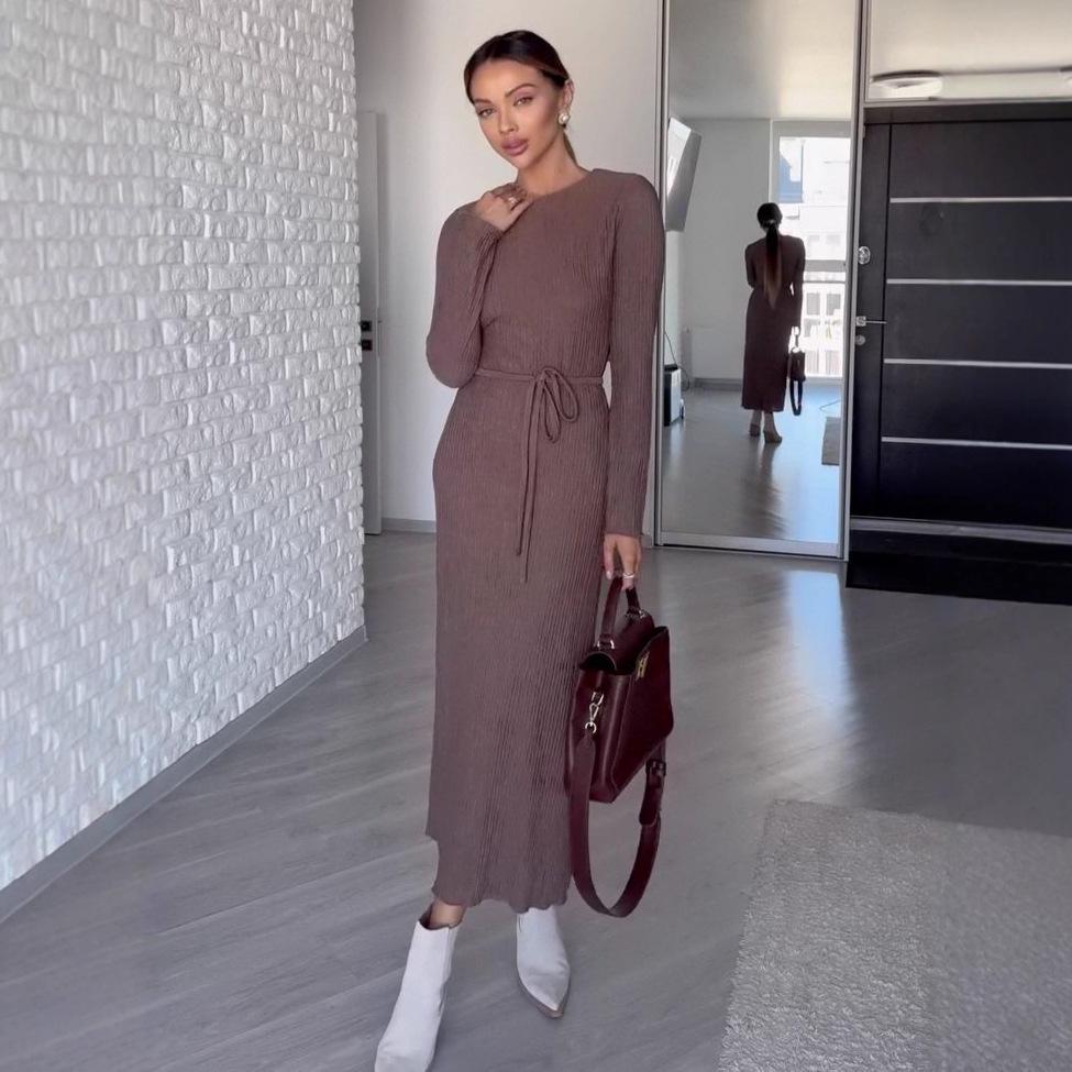 

Элегантное осеннее 2025 европейское и американское женское облегающее вязаное платье-миди с запахом на бедрах XL кофейный