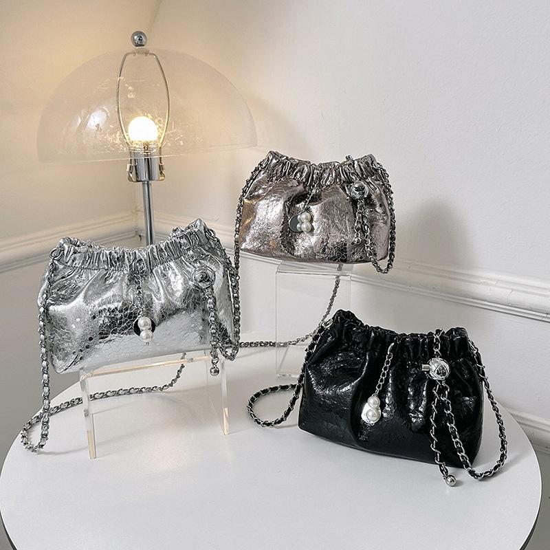 IELGY Women's Glossy Folded Niche Shoulder Chain Crossbody Bucket Bag