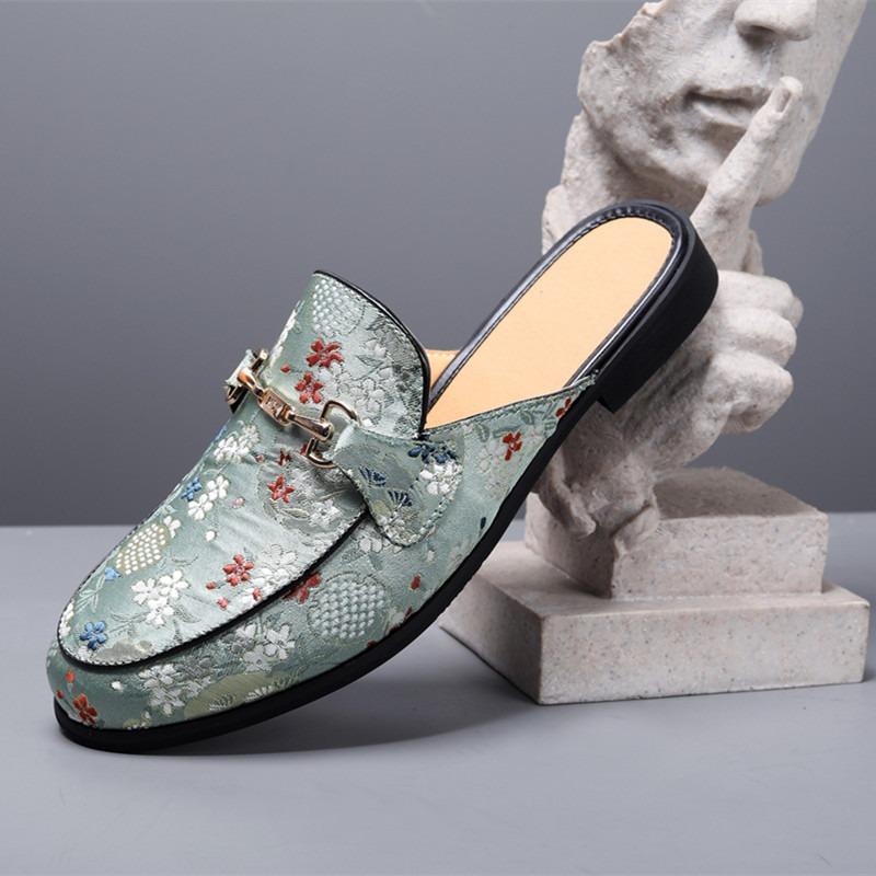 

Slippers men s bags and embroidered bag heads wear sandals when they go out, and men s loafers with one foot. 48