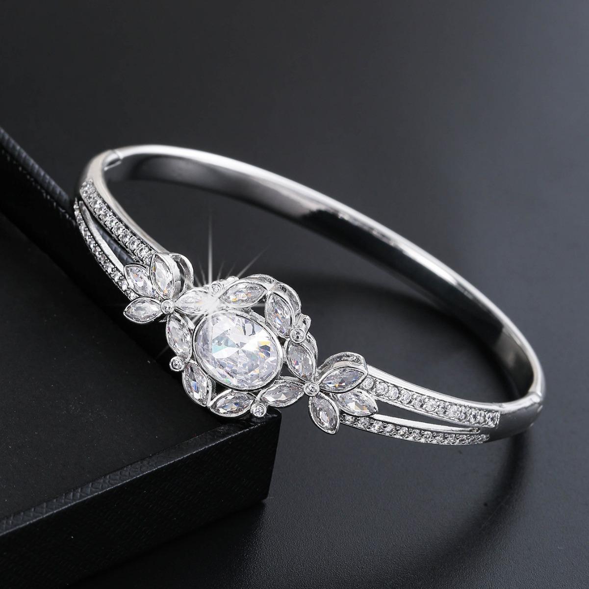 

Новая мода простой креативный цветочный дизайн с инкрустацией цирконом простой повседневный джокер свежий браслет с орнаментом серебряный