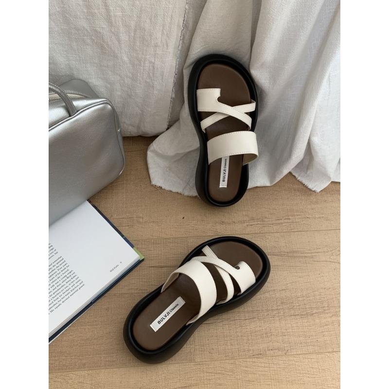 Set of toe design thick-bottomed cool slippers for women to wear summer new silver fashion word with beach slippers