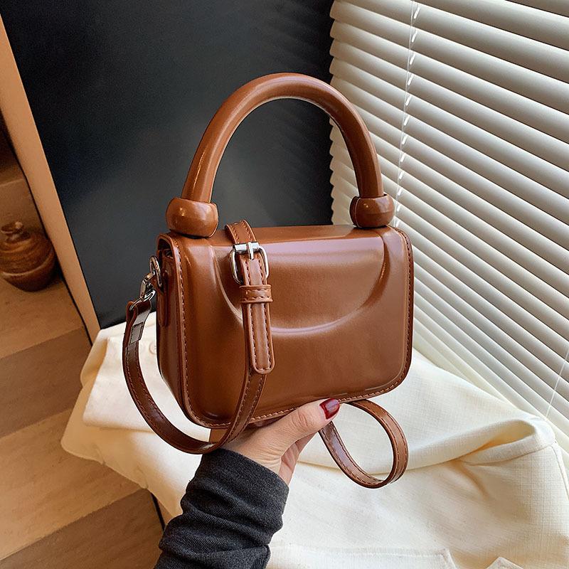 High-end niche bag women's spring and summer 2025 new fashion casual messenger bag Korean version women's portable small square bag