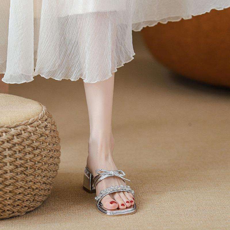 

Silver sandals women s new one-word cold slippers with bow, thick high heels are fashionable 34 серебряный