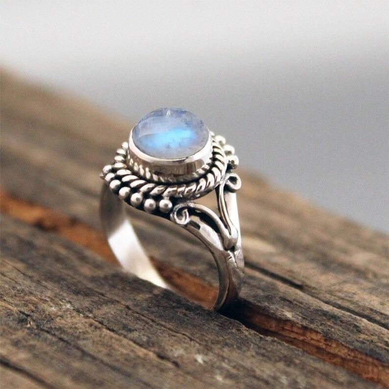Massiver Mondstein-Ring aus rundem Edelstein aus 925er-Sterlingsilber, handgefertigter Designer-Ring, böhmischer Ring, Weihnachtsgeschenkschmuck
